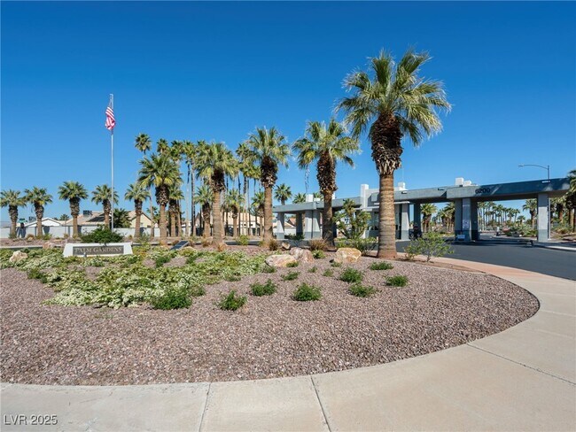 Building Photo - 4749 Califa Dr