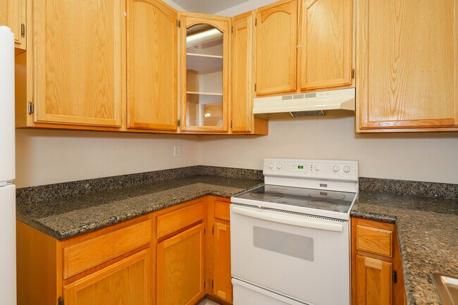 Building Photo - 1000 Ranchway Dr