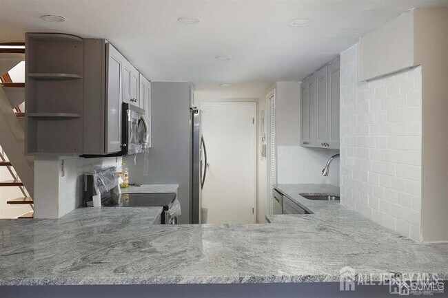 Building Photo - 40 Fayette St