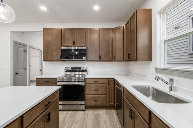 Building Photo - 55 Brehl Ave