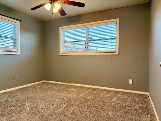 Building Photo - For Rent