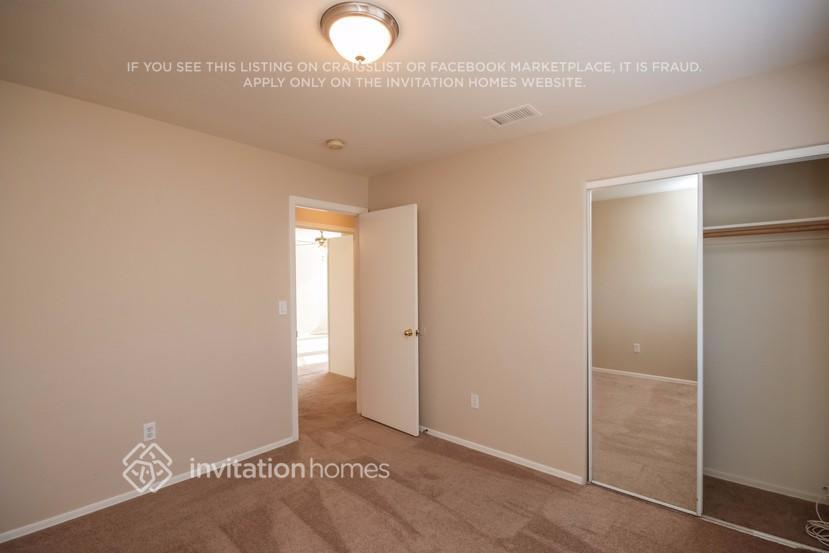 Building Photo - 2638 S Raven