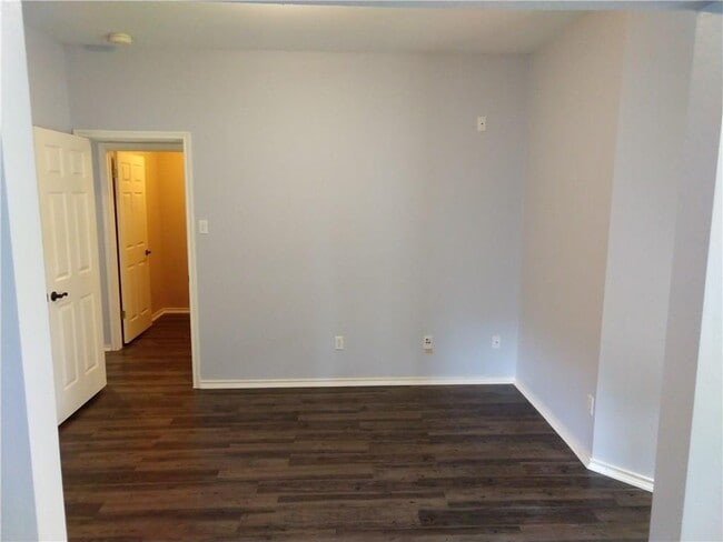 Building Photo - 1007 Russwood Cove