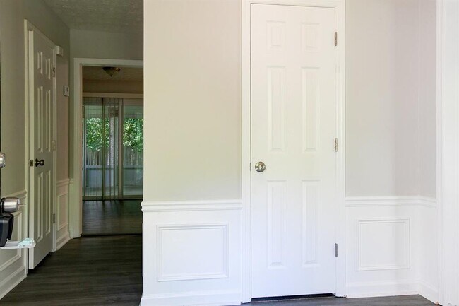 Building Photo - 4940 Tanners Spring Dr