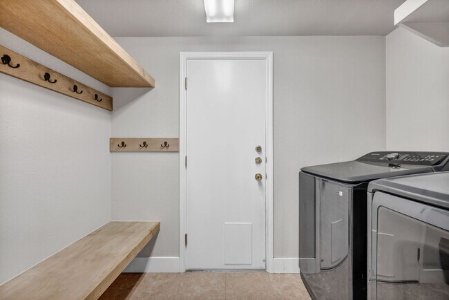 Building Photo - 4360 Great Falls Loop