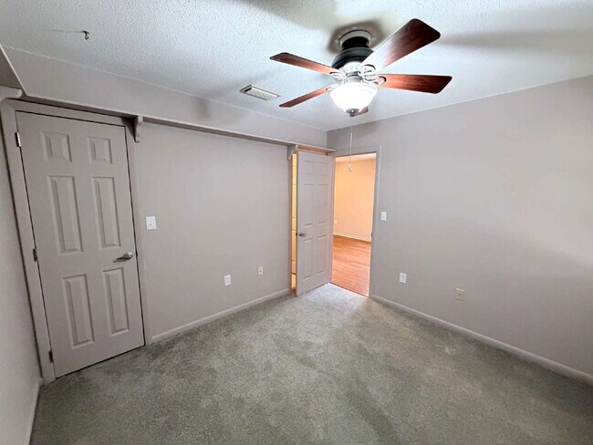 Building Photo - 141 Fernery Rd