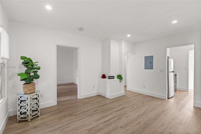 Building Photo - 2508 SW 10th St