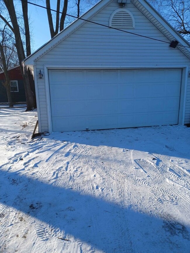 Building Photo - 20515 Chippendale Ave