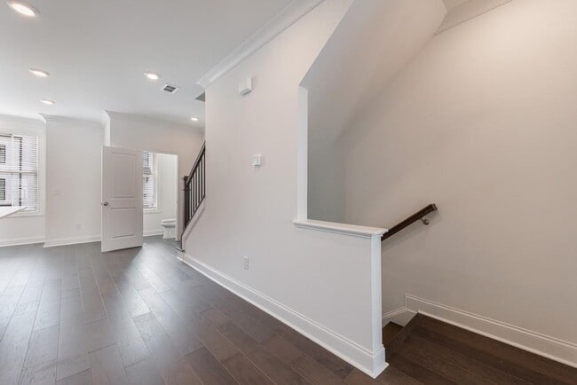 Building Photo - 510 Healy Dr