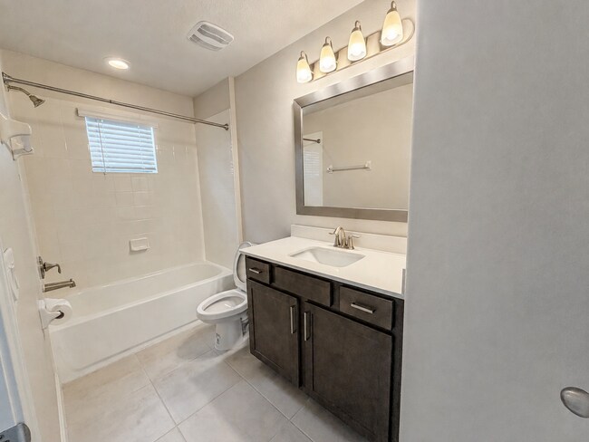 Building Photo - Spacious 6-Bedroom Home with 6.5 Baths in Haines City!