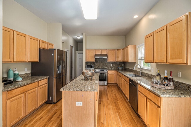 Building Photo - 1304 N Bay Dr