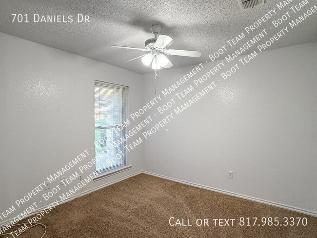 Building Photo - 701 Daniels Dr