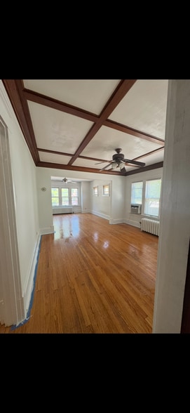 Empty unit - 6821 W Lloyd St