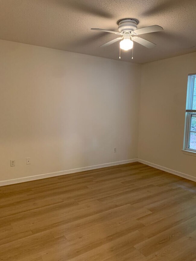 Building Photo - 4011 Masonboro Loop Rd