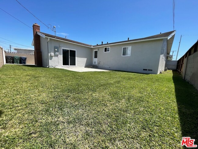 Building Photo - 5421 Hendricksen Dr