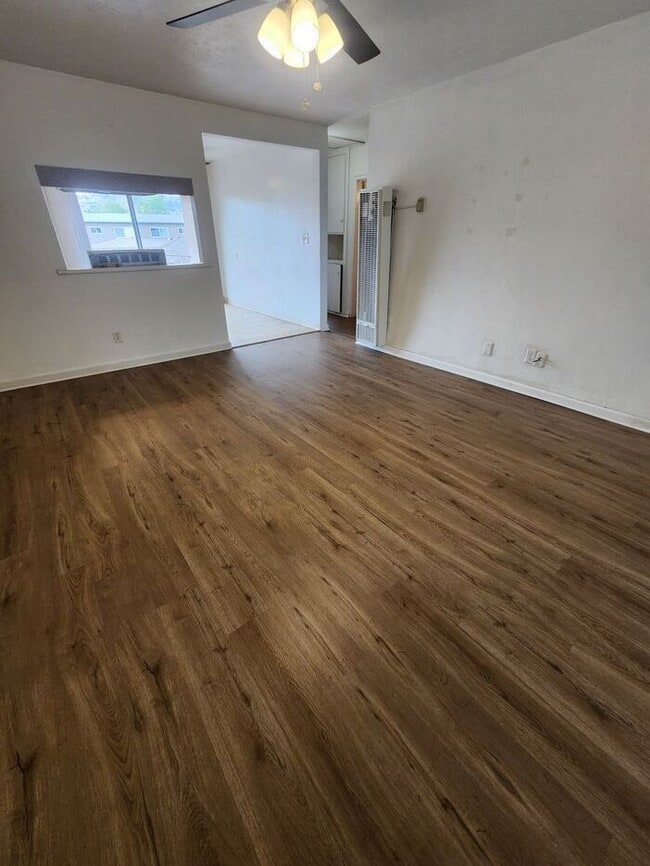 Building Photo - HOLIDAY SPECIAL-1 Month Free !SPACIOUS 2BR...