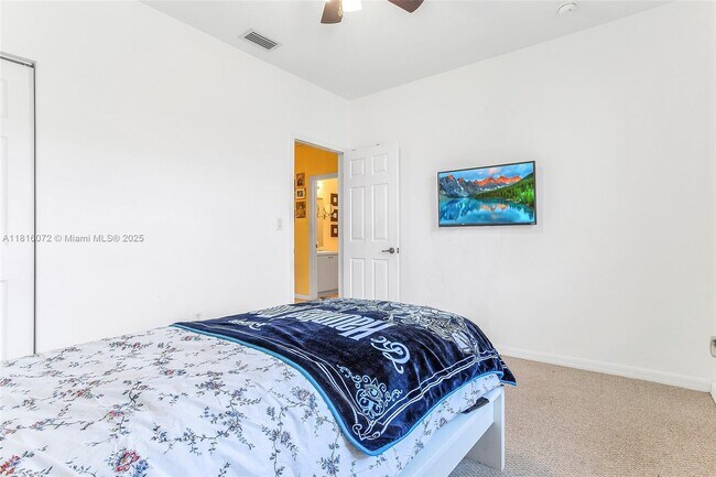 Building Photo - 14070 SW 50th Ct