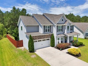 Building Photo - 4 bedroom 2.5 bathroom home close to beaches, shopping, and Marine Corps Bases.