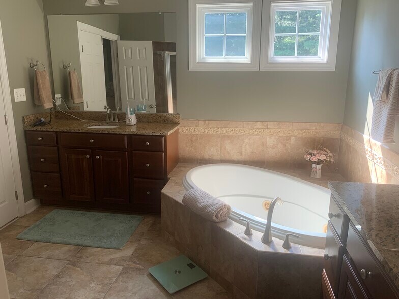 Building Photo - 9804 Anvil Ct