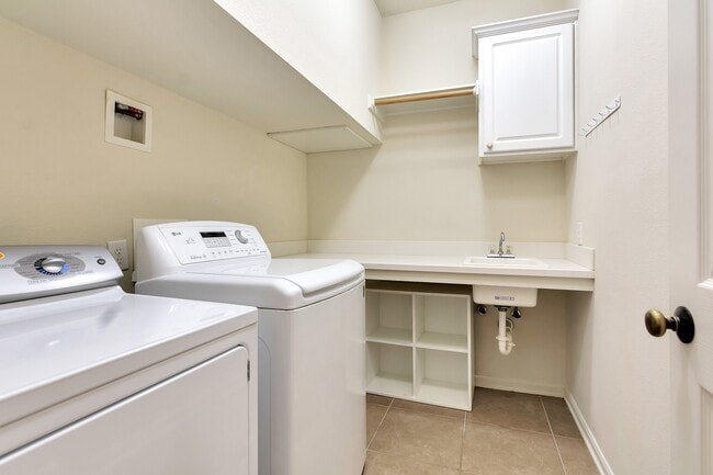 Building Photo - 31 Middle Gate Pl