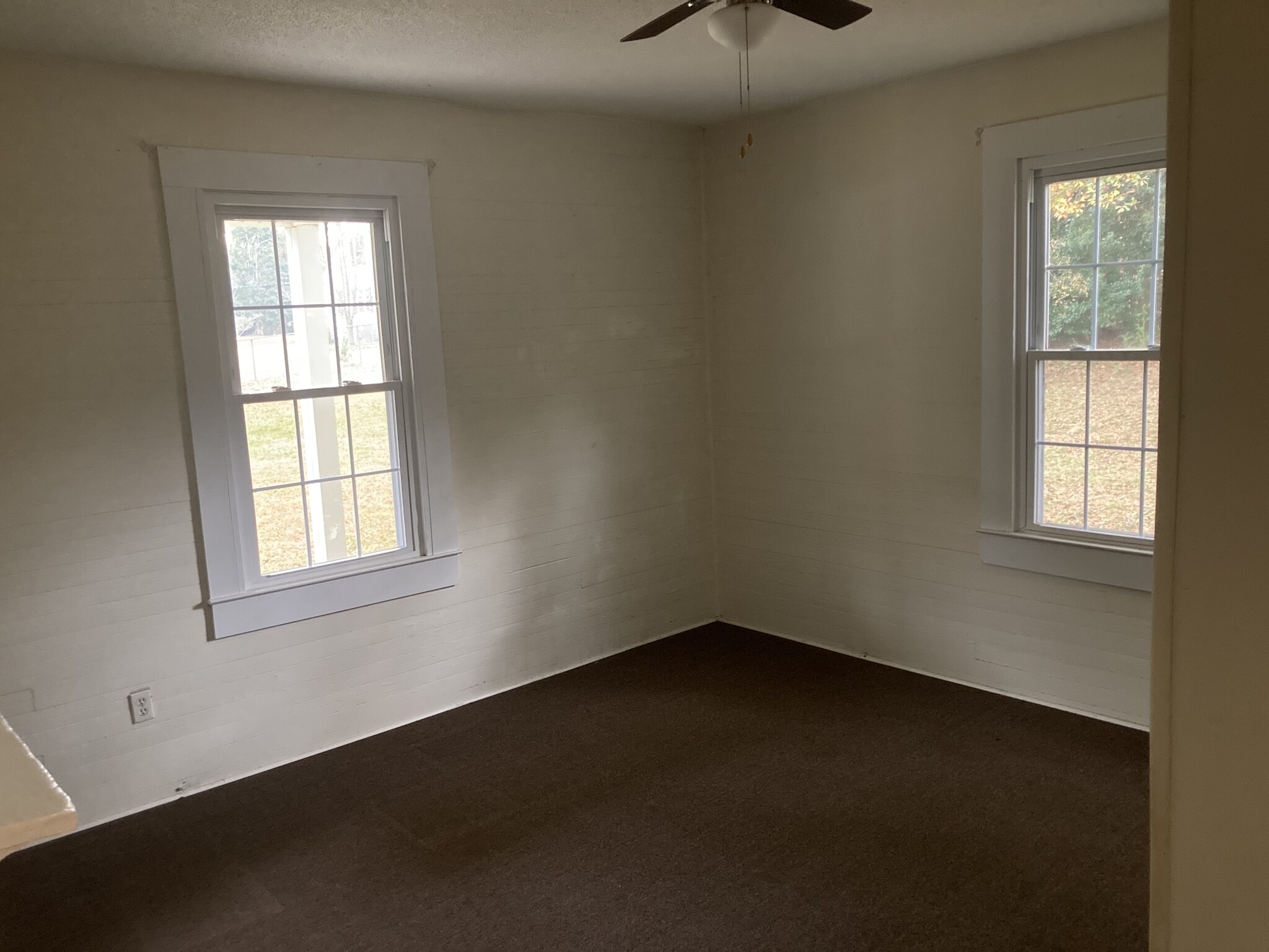 Building Photo - 105 Elm St