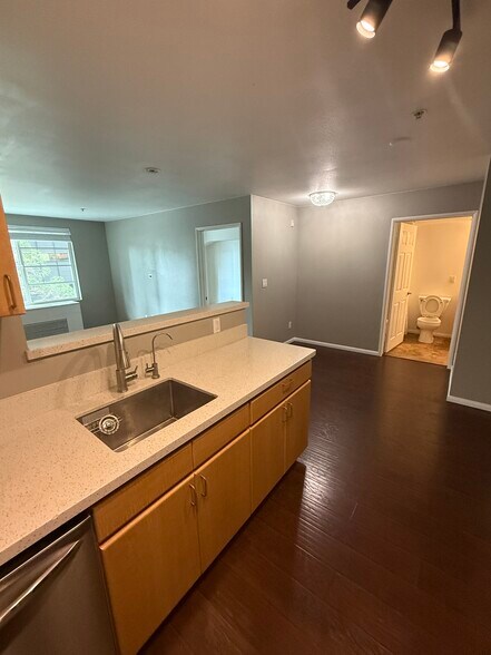 Building Photo - 1435 India St