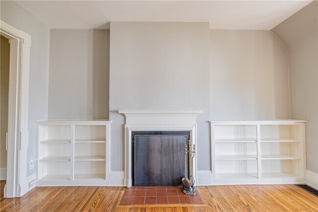 Building Photo - 148 Gibbs St
