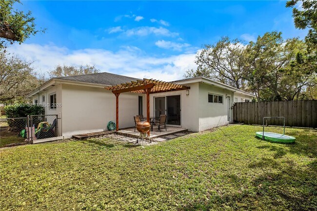 Building Photo - 11720 SW 81st Rd