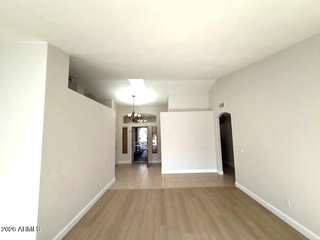 Building Photo - 913 W Horseshoe Ave