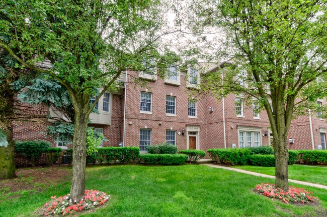 Building Photo - 801 N Sherman Dr
