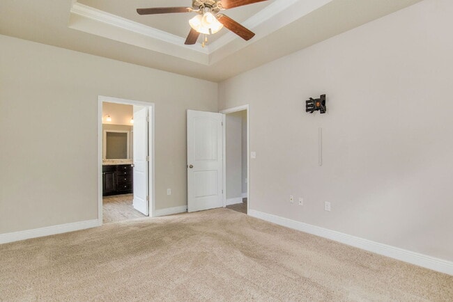 Building Photo - Welcome to this exquisite 4-bedroom, 2-bat...