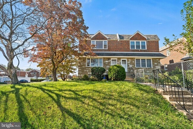 Building Photo - 2042 Faunce St