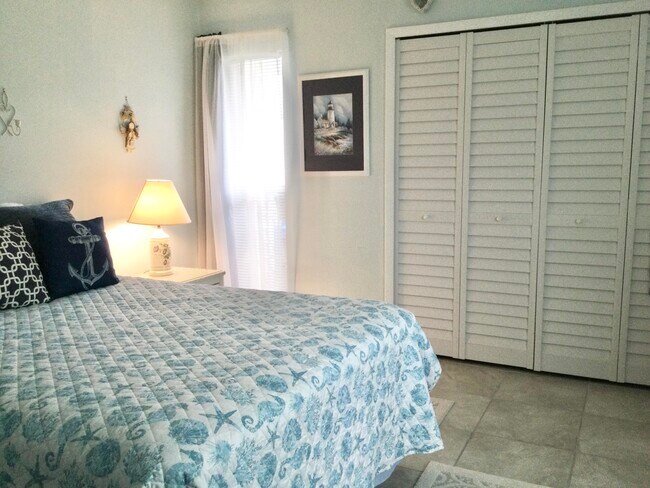 Building Photo - 3882 SE Canvasback Pl