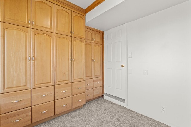 Building Photo - Spacious 4 Bedroom Home in Quiet Orem Neighborhood