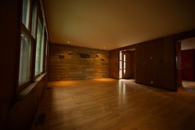 Building Photo - Beautiful 4 BD/2 BA Home !