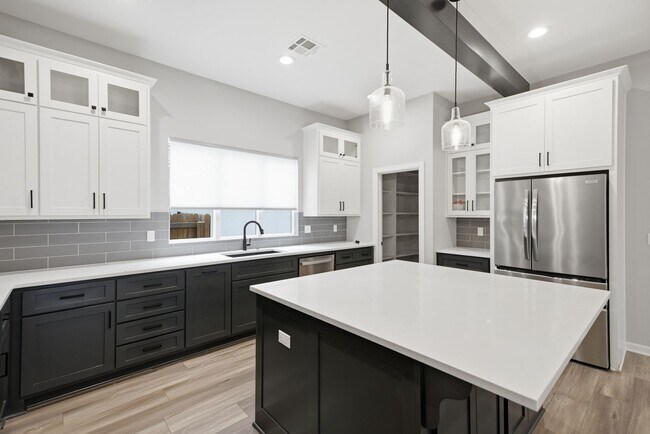 Building Photo - 11460 S Ash St