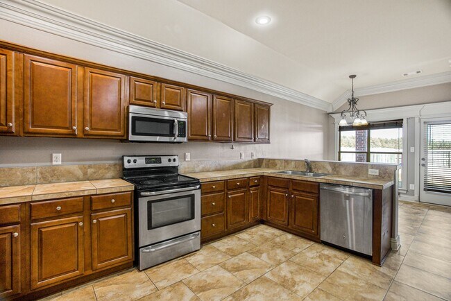 Building Photo - 110 Vienne Pl