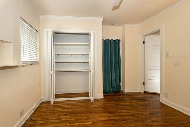 Building Photo - Warm & Welcoming Home Near Melrose with Room to Live, Work & Create