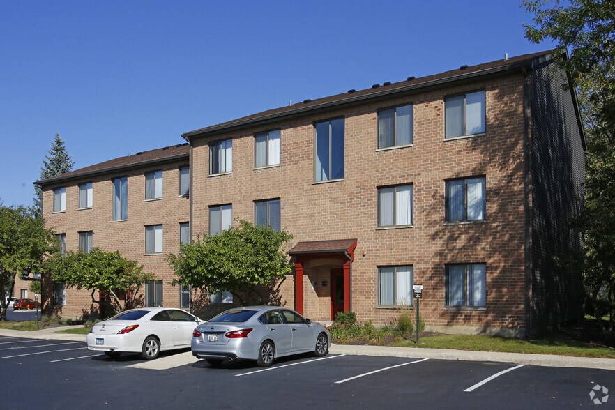 Fifteen 98 Naperville 1598 Fairway Dr Naperville IL 60563 Apartment