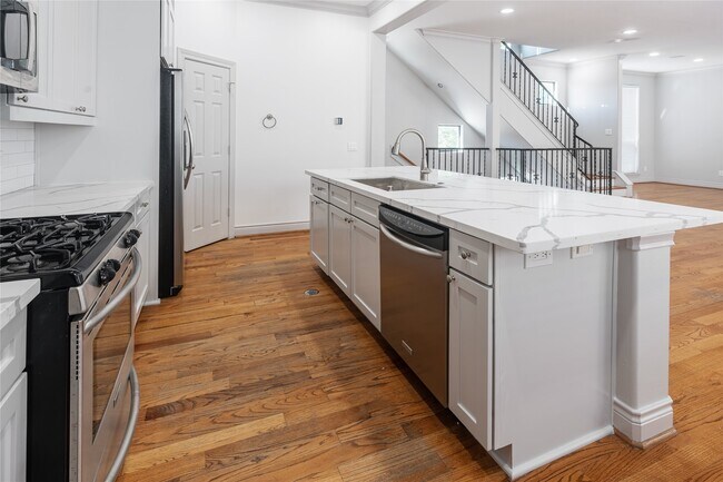 Building Photo - 3104 Hamilton St