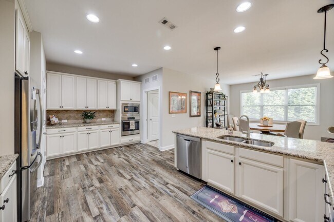 Building Photo - Stunning 4-Bedroom, 3.5-Bath Full Brick Ho...