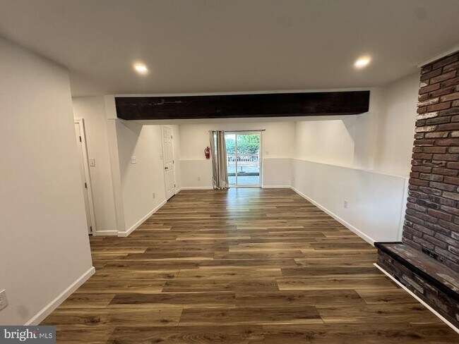 Building Photo - 14 Cardinal Dr