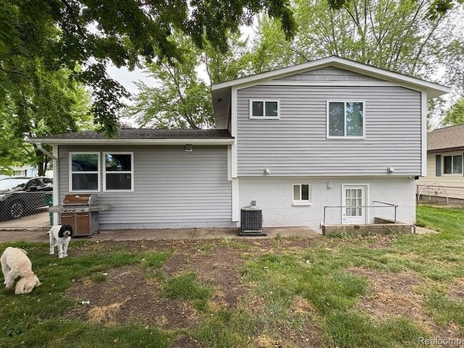 Building Photo - 2274 Leif Ave