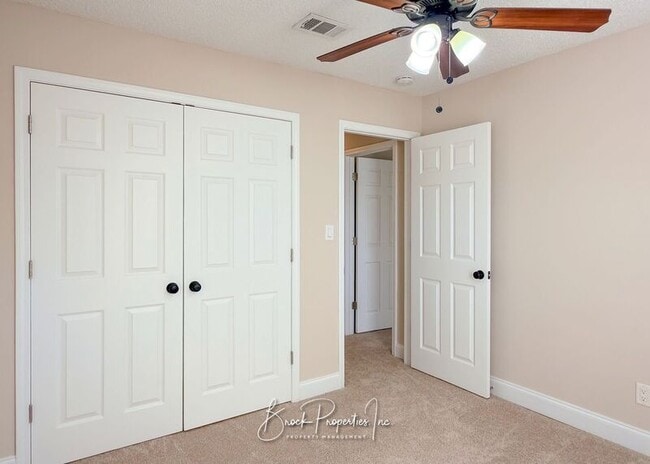 Building Photo - 7865 Apollo Dr