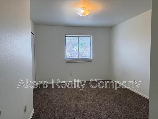 Building Photo - 1401 E 19th St