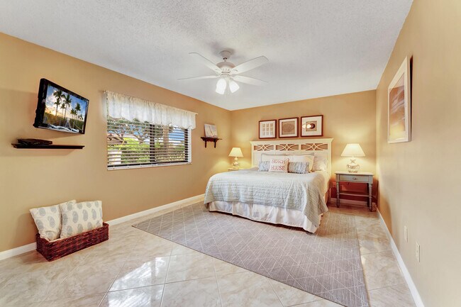 Building Photo - 30 Pelican Pointe Dr