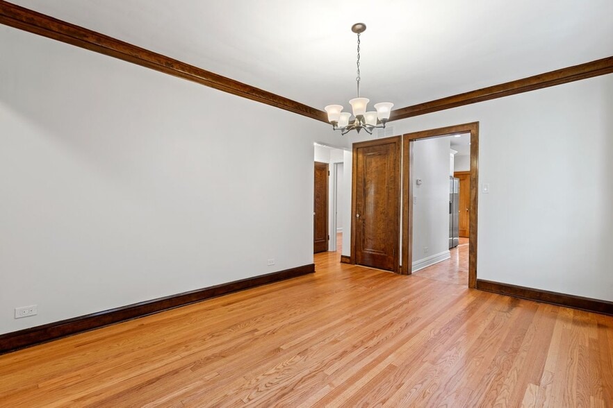 Building Photo - 5851 N Virginia Ave