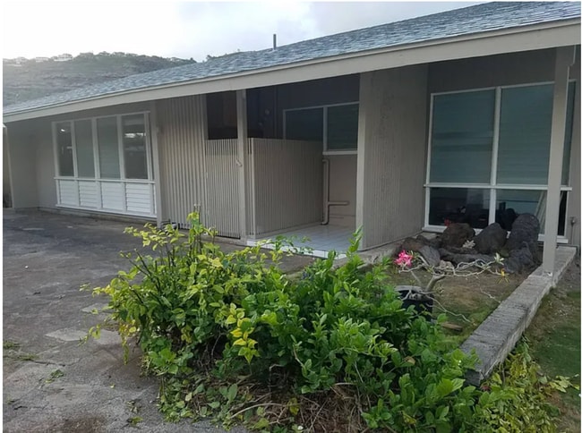 Building Photo - Three bedroom, Two Bath Single Family Home in the Kuliouou-Kalani Iki Neighborhood!