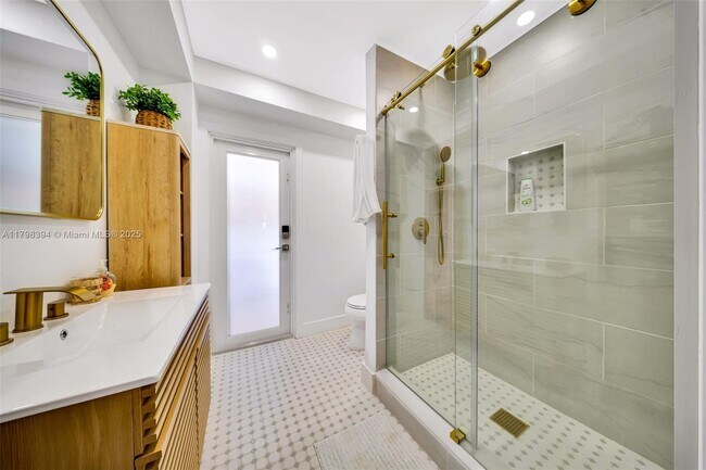 Building Photo - 129 Nautilus Dr
