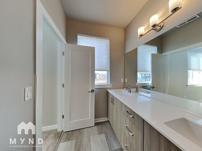 Building Photo - 17231 SW Goldcrest Ln